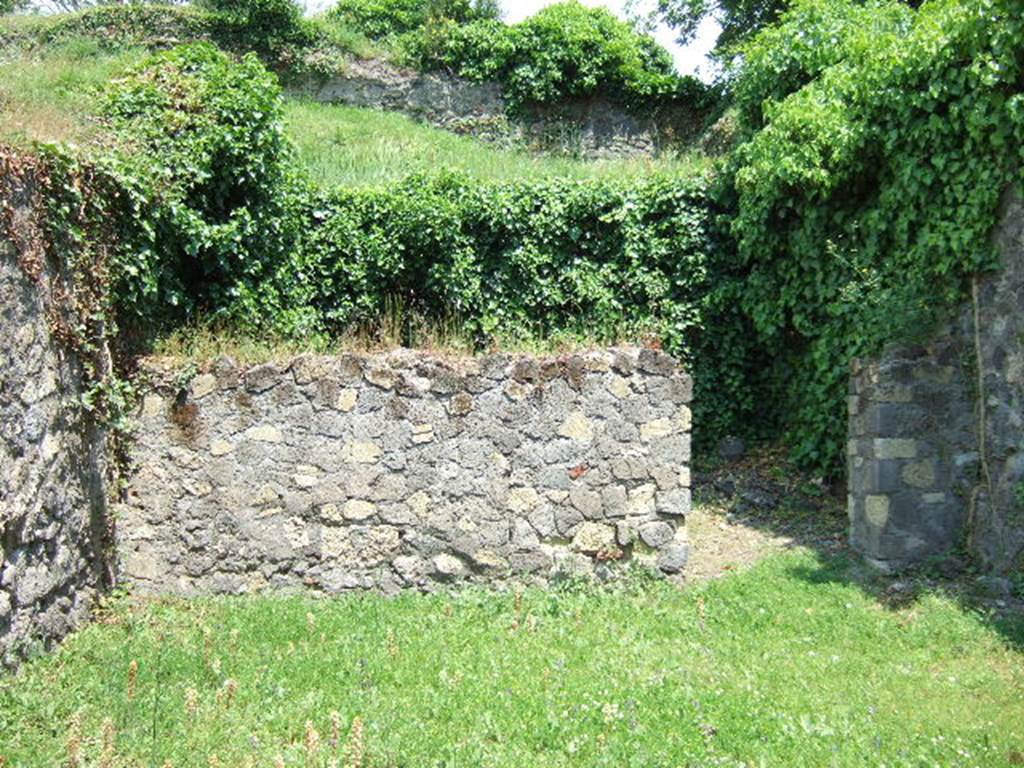 HGE18 Pompeii. May 2006. Looking east across shop-room, towards doorway to rear room.