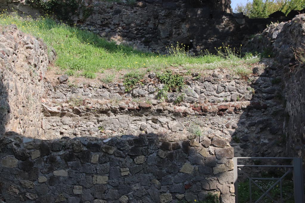 HGE17 Pompeii. October 2023. Looking east towards rear room. Photo courtesy of Klaus Heese.