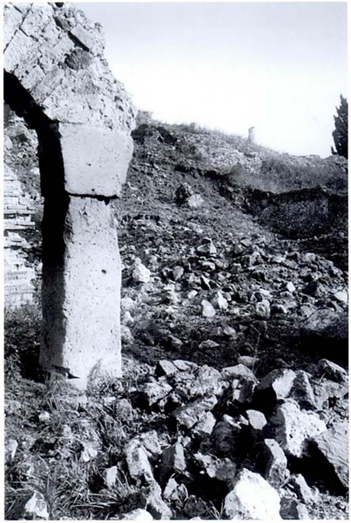 HGE23 Pompeii. May 2006. Looking north-east towards entrance doorway.
According to Garcia y Garcia, on 18th September 1943 a bomb smashed the poor remains of the shops at HGE22, 23, 24 and the colonnade outside them.
The damage was not recorded in the official report but can be seen in an archive photo.
See Garcia y Garcia, L., 2006. Danni di guerra a Pompei. Rome: LErma di Bretschneider. (p. 163) (fig. 398 -Foto PAP neg 57-A) Photograph  Parco Archeologico di Pompei.
