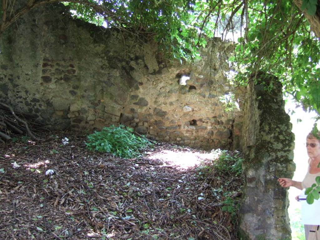 HGE30 Pompeii. May 2006. Looking south. According to Mau, a potters workshop with two ovens was located here, and at HGE29. The ovens which were not large, had an upper division in which were placed the vessels to be baked. Beneath this was a firebox, underneath the floor above being pierced with holes to let the heat through. The vault of one of the ovens was constructed of parallel rows of jars fitted into one another. See Mau, A., 1907, translated by Kelsey, F. W., Pompeii: Its Life and Art. New York: Macmillan. (p. 386).
According to Garcia y Garcia, a bomb fell during the night of 18th September 1943 thoroughly hitting the workshops at HGE29 and 30.
This destroyed the two places with their respective ovens.
See Garcia y Garcia, L., 2006. Danni di guerra a Pompei. Rome: LErma di Bretschneider. (p.163)
