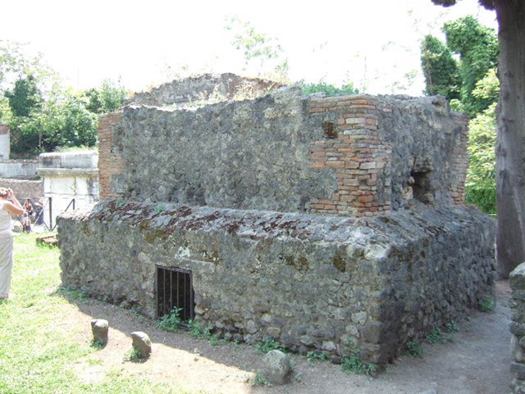 HGE39 Pompeii. May 2006. North side.