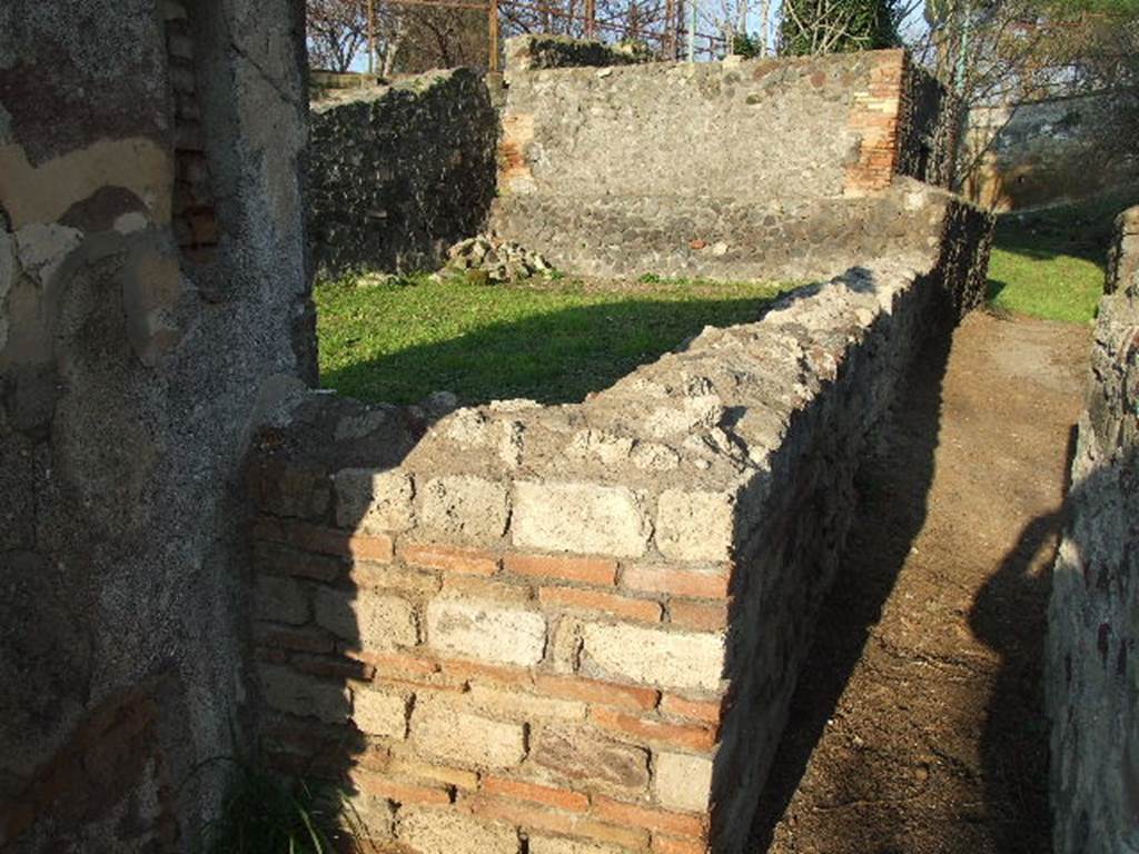 HGE42 Pompeii. December 2006. Looking east from south side across tomb enclosure to HGE43.