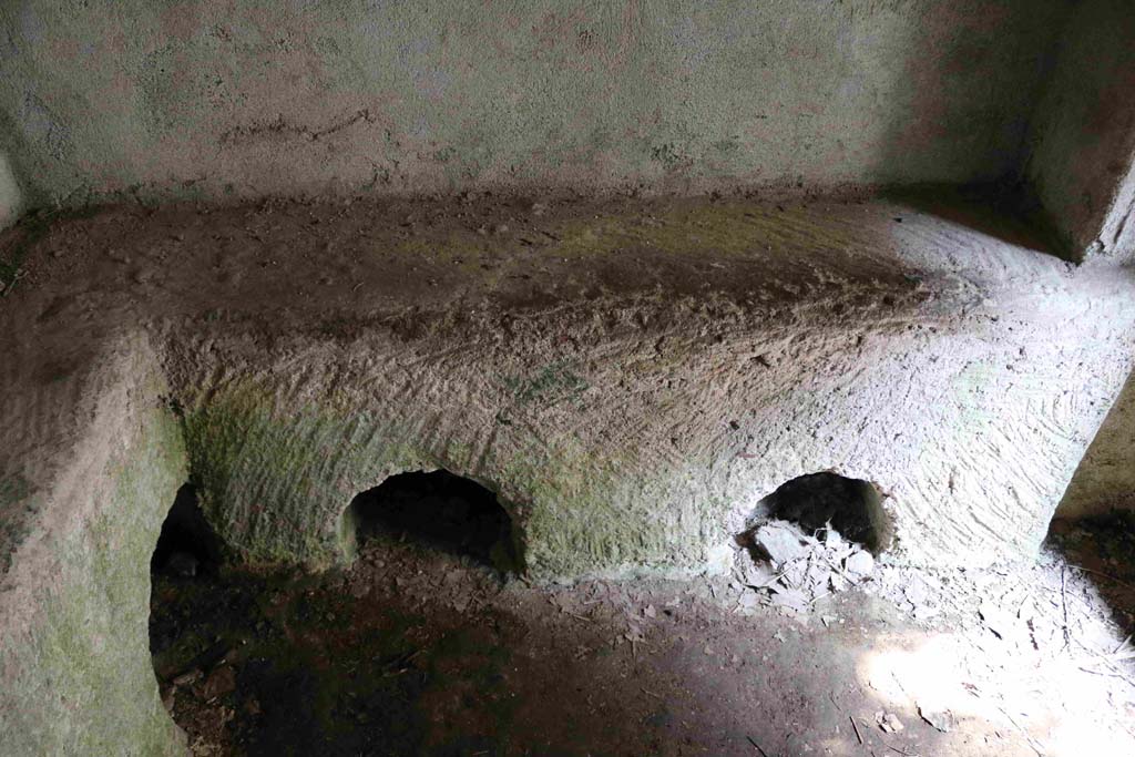 HGW22 Pompeii. September 2019. Lower south wall with shelf and recesses.  Photo courtesy of Aude Durand.