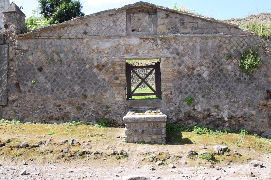 HGW23 Pompeii. May 20246. Front and entrance, looking west from Via dei Sepolcri. Photo courtesy of Klaus Heese.