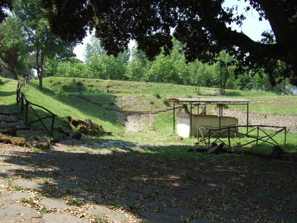 NGI Pompeii. May 2006. Looking north along ancient roadway, past tomb garden NGI.