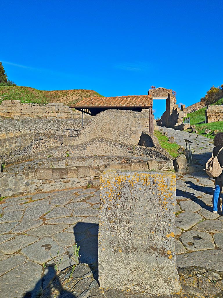 Pompeii Porta di Nocera. October 2024. 
Looking north to Cippus of Titus Suedius Clemens and Porta Nocera. Photo courtesy of Giuseppe Ciaramella.
