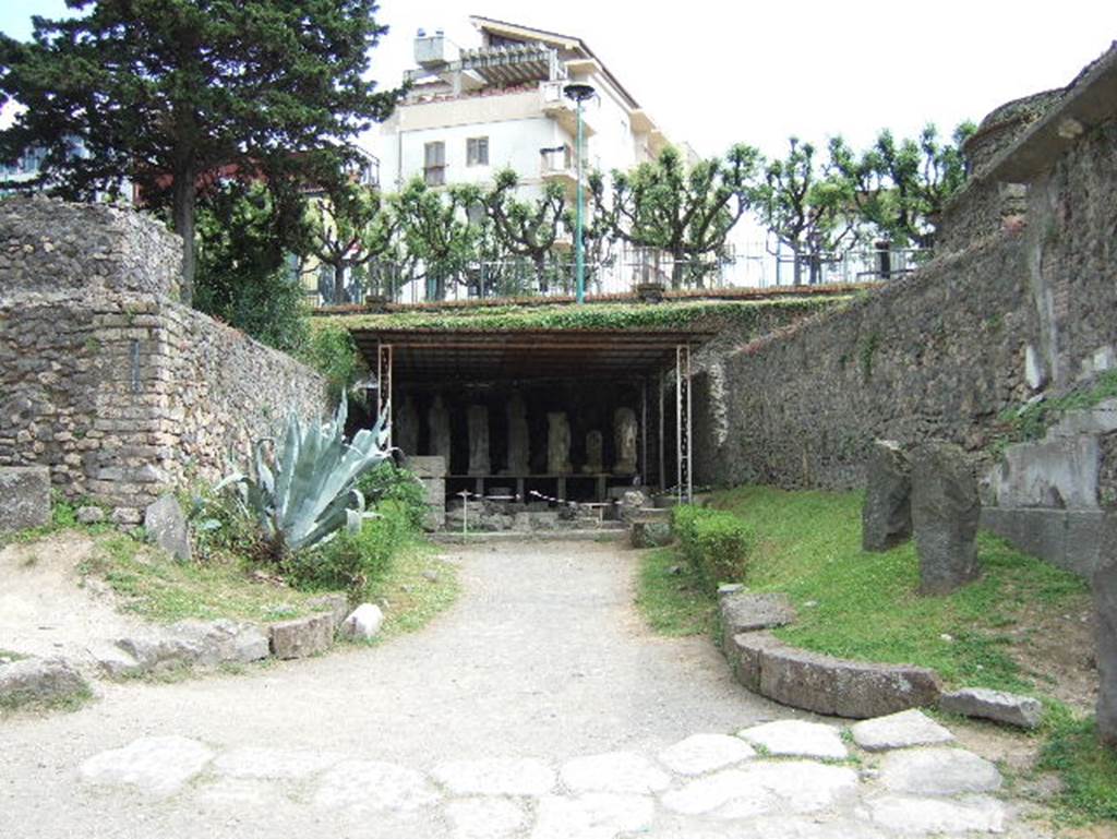 Pompeii Porta Nocera. May 2006. Statues stored by tombs on south side of Via delle Tombe. 