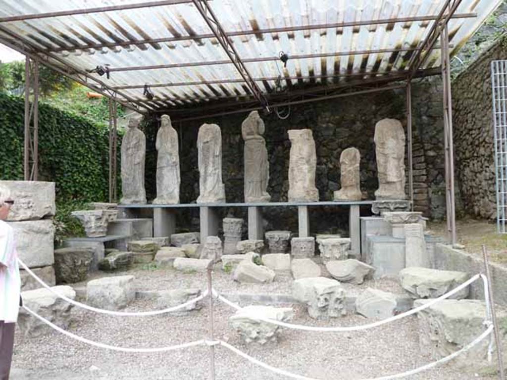 Pompeii Porta Nocera. May 2010. Display area for items found in and near the tombs. 
This is located on the south side of the Via delle Tombe between tombs OS and ES. 
