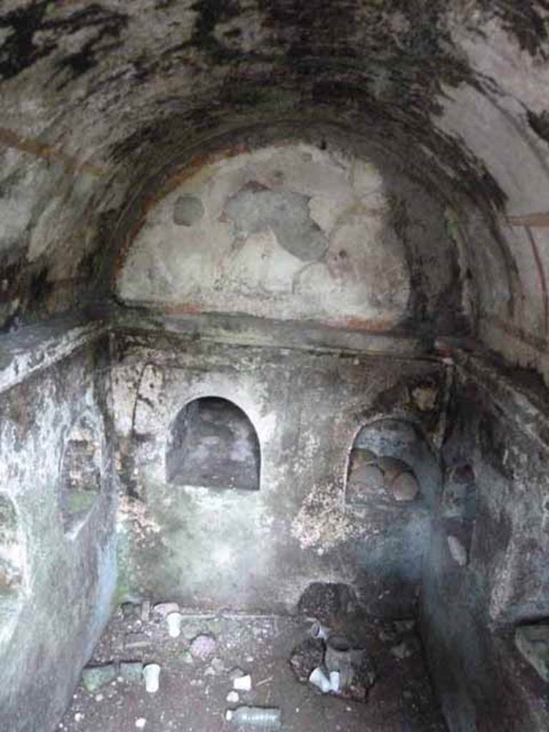 Pompeii Porta Nocera. May 2010. Tomb 2EN, south wall of interior. 
On the upper inside rear wall was a painting of a hunt scene with a youth with a spear attacking a boar. 
The youths head and legs are just visible (on the left) as well as the head and front of the boar (on the right).

