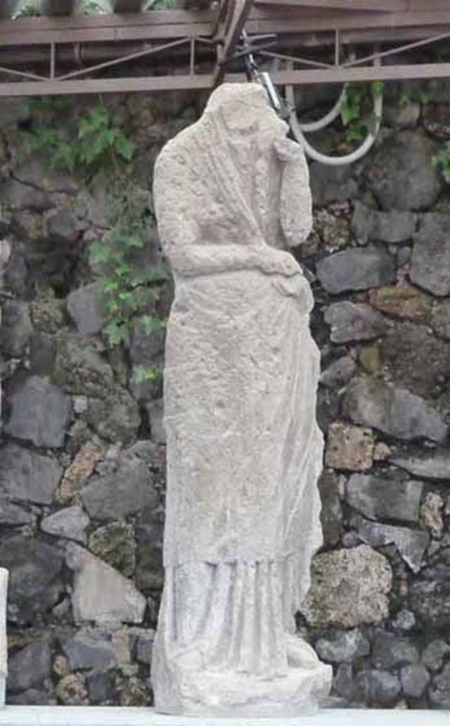 Pompeii Porta Nocera. Tomb 10EN. May 2010. Statue in storage area on Via delle Tombe. According to the Giornale di Scavi of July 1954 a female statue was found between 10EN and 12EN. The statue was in the style of Pudicitia, and was in tufa. SAP inventory number 14497.
See DAmbrosio, A. and De Caro, S., 1983. Un Impegno per Pompei: Fotopiano e documentazione della Necropoli di Porta Nocera. Milano: Touring Club Italiano. (10EN).
