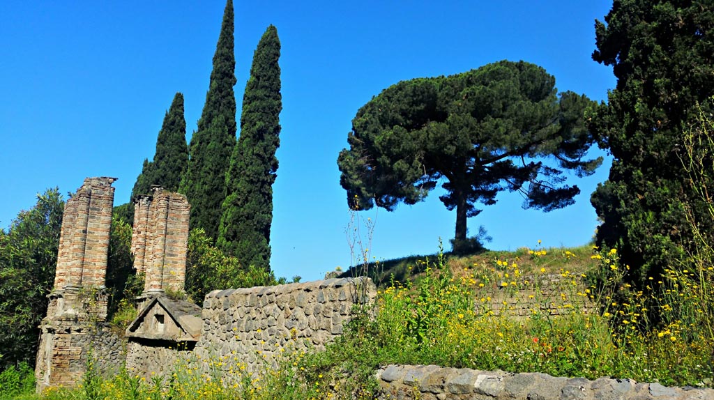 Pompeii Porta Nocera. 2016/2017. 
Tombs 20EN (left) and 22EN (next to it). Looking west along Via delle Tombe. Photo courtesy of Giuseppe Ciaramella.

