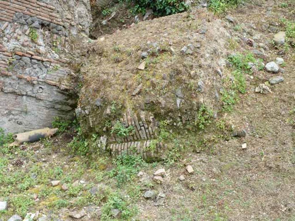 Pompeii Porta Nocera Tomb 34aEN. May 2010. Remains of columns from ruined tomb.