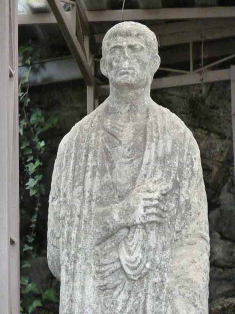 Pompeii Porta Nocera. Tomb 34aEN. May 2010.
Detail of the statue of a male wearing a toga. 
