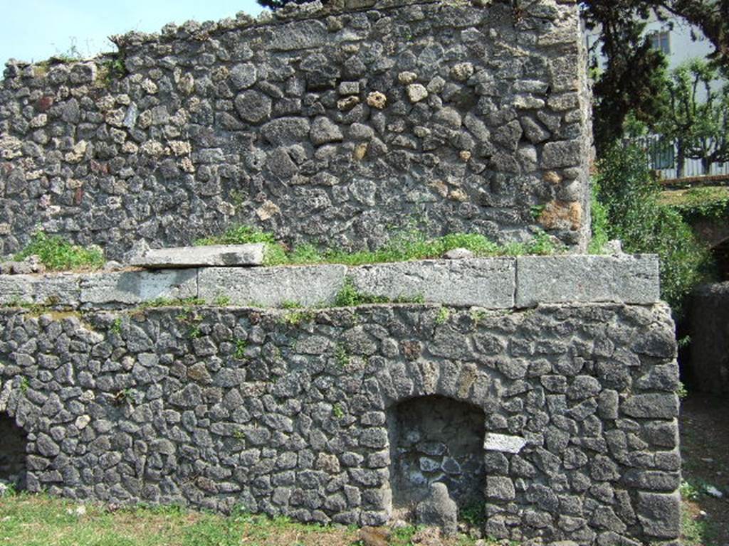 Pompeii Porta Nocera. Tomb 1ES, north side. May 2006.