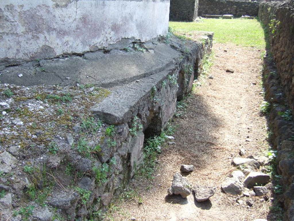 Pompeii Porta Nocera Tomb 3ES. May 2006. Looking west along north side.