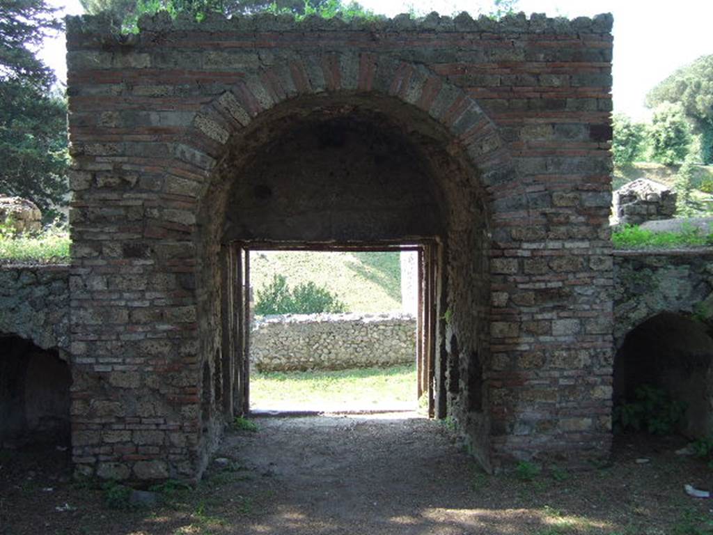 Pompeii Porta Nocera. May 2006. Tomb 5ES. South side of entrance. Looking north through to Via delle Tombe. 