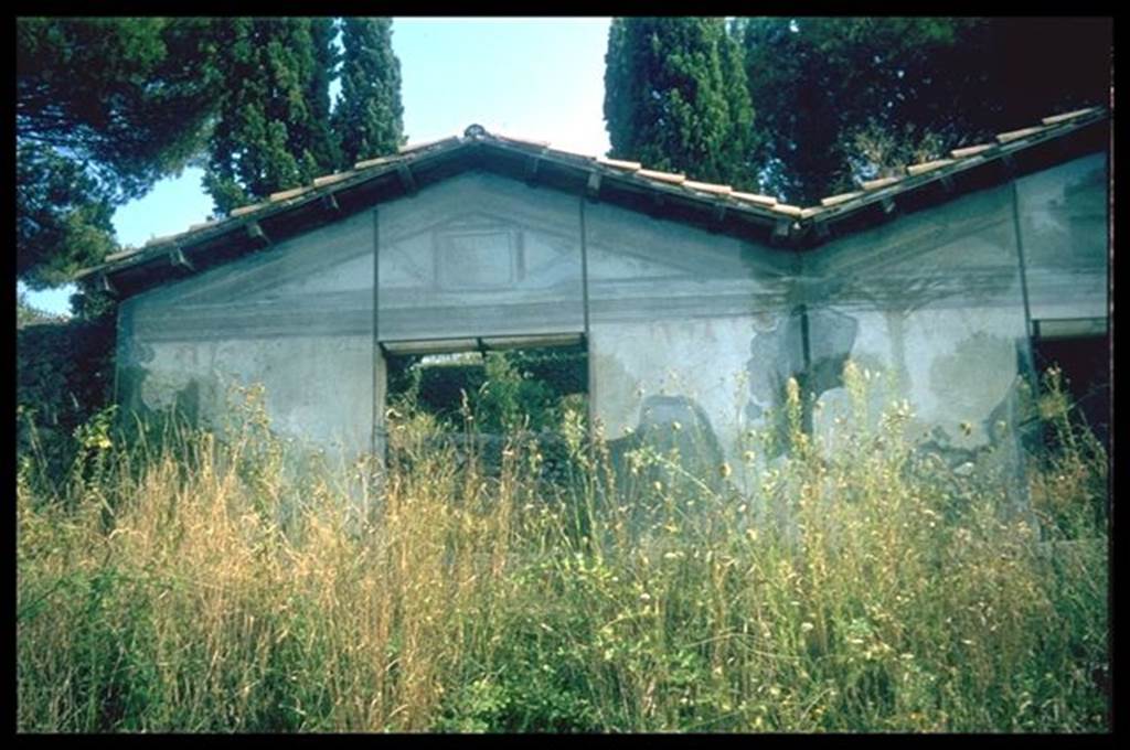 Pompeii Porta Nocera. Tomb 11ES.  Looking south to entrance.
Explored between August and October 1955.
Photographed 1970-79 by Gnther Einhorn, picture courtesy of his son Ralf Einhorn.
