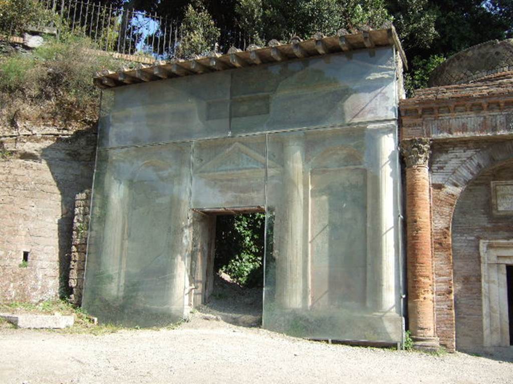 Pompeii Porta Nocera. May 2006. Tomb 19ES. No finds were made to identify this tomb. 
Only the tomb faade and on the back, to the west, part of the enclosure wall, remain.
