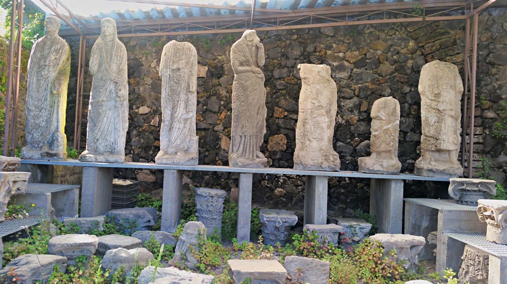 Pompeii Porta Nocera. 2016/2017. 
Items found in or near the tombs, on display on south side of Via delle Tombe. Photo courtesy of Giuseppe Ciaramella.
