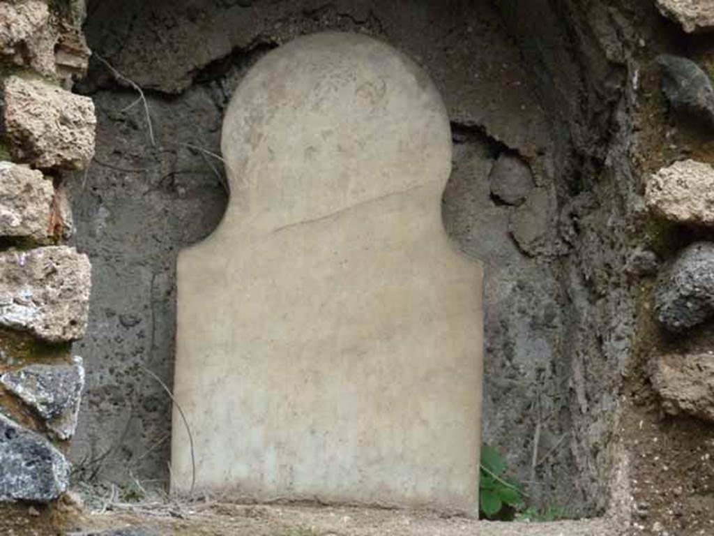 Pompeii Porta Nocera Tomb 5OS.  Marble columella. May 2010.