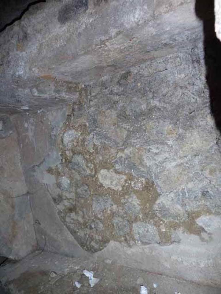 Pompeii Porta Nocera. May 2010. Tomb 7OS. Shelf on south wall in room on east of entrance corridor.