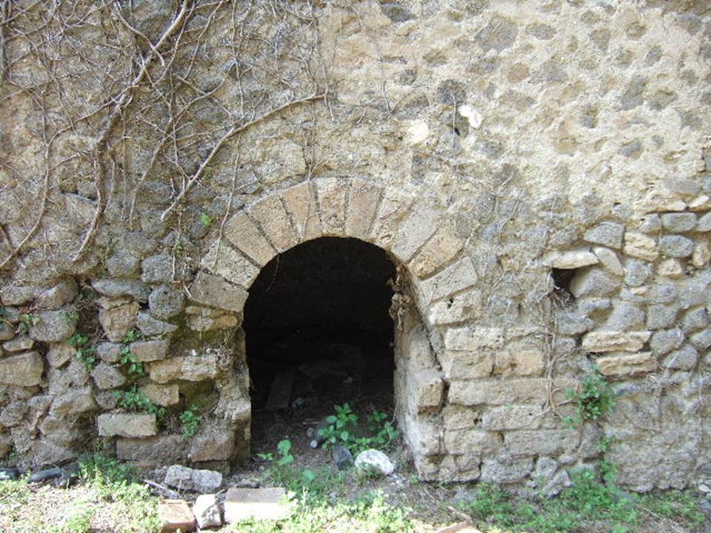 Pompeii Porta Nocera Tomb 19OS. Rear of Tomb. May 2006.