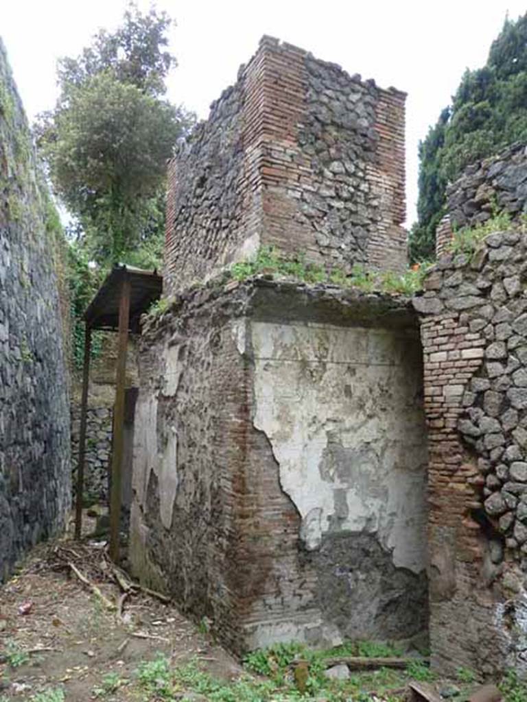 Pompeii Porta Nocera Tomb 29OS. May 2010. South-east corner with the remains of plaster, taken from the rear of 27OS. 
