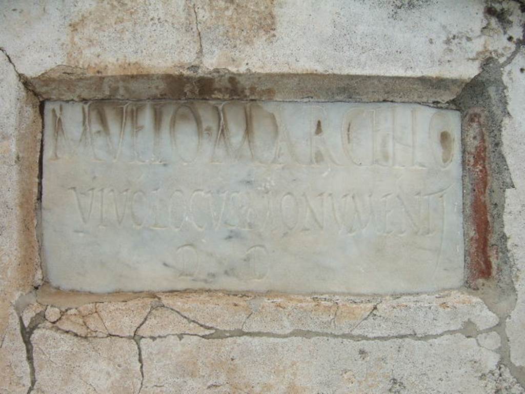 Pompeii VGI. December 2007. Marble plaque with Latin inscription. It reads -
M(arco) VEIO MARCELLO
VIVO LOCVS MONVMENTI
D(ecreto) D(ecurionum).
The tomb was still incomplete at the time of the eruption in 79 AD.
See La Rocca, de Vos, de Vos, 1981. Guida Archeologica di Pompei; II Edizione. Milano: Arnoldo Mondadori Editore.  (p. 280).
