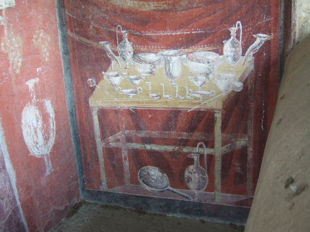 VGJ Pompeii.  May 2006.  North wall connecting the inner tomb with its outer protecting wall.