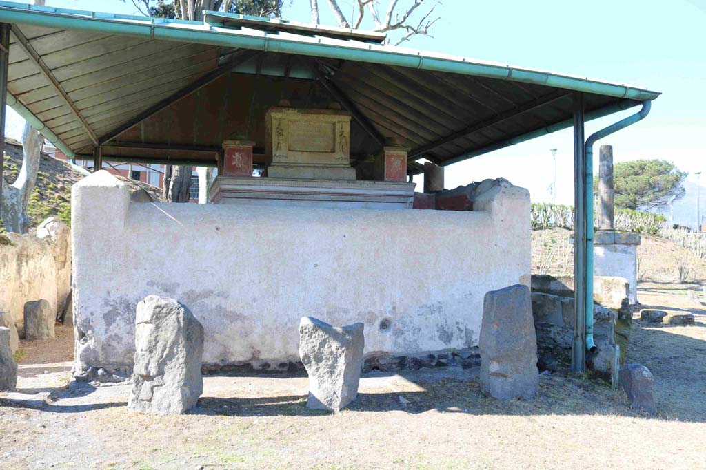 VGJ Pompeii. February 2020. East wall (front) of tomb. Photo courtesy of Aude Durand.