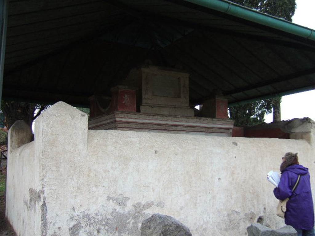 VGJ Pompeii.  December 2005.  East wall of tomb.