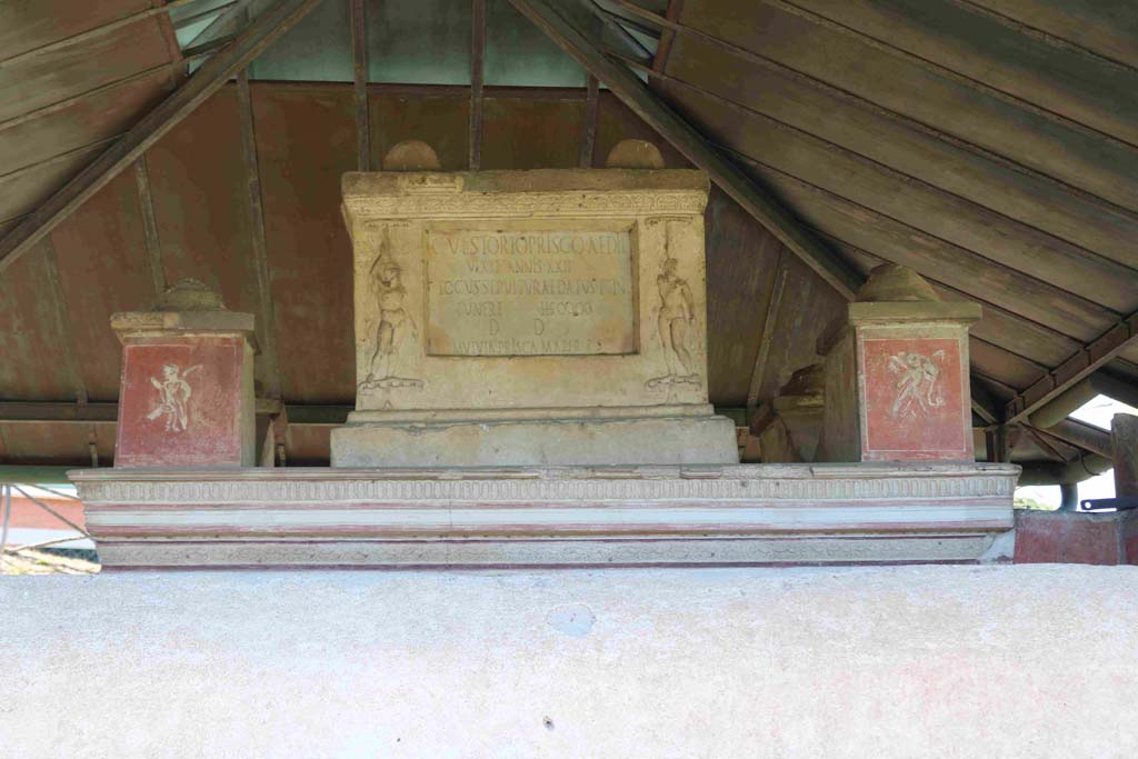 VGJ Pompeii. February 2020. East side (front) of tomb. Photo courtesy of Aude Durand.