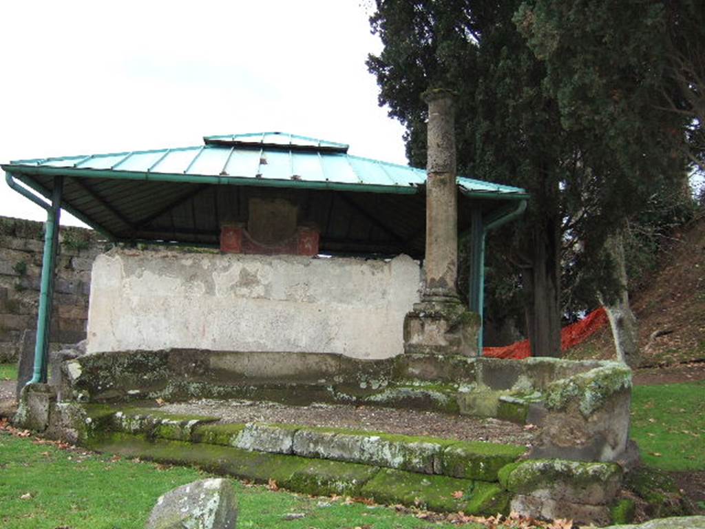 VGJ Pompeii. December 2005. North wall. Exterior of tomb next to Schola tomb VG3.