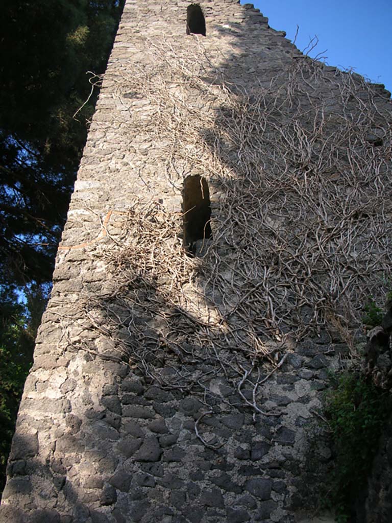 Tower X, Pompeii. May 2010. Upper west side of tower. Photo courtesy of Ivo van der Graaff.