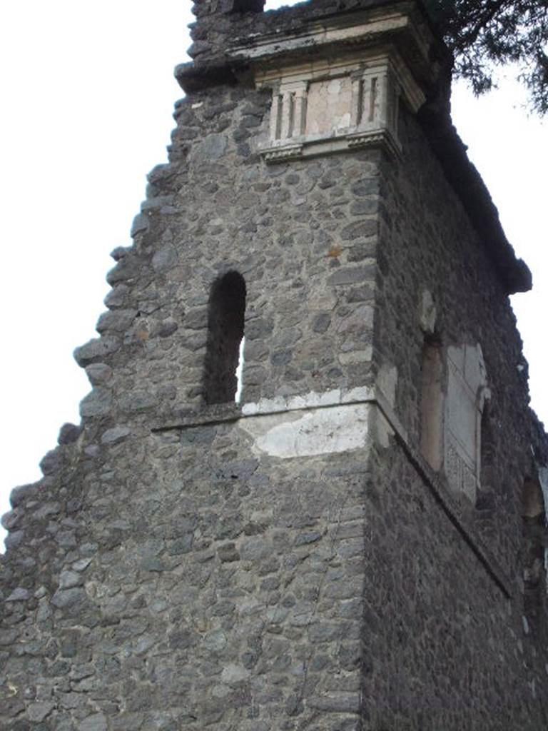 Tower X, Pompeii. December 2005. Upper north-east corner, from the east side.