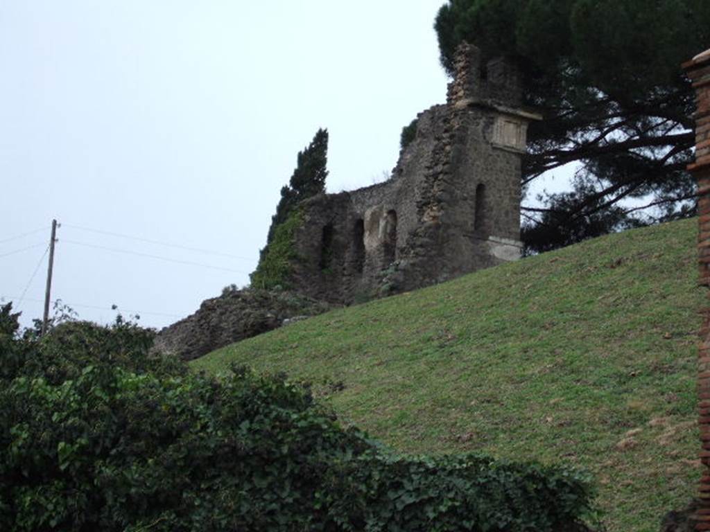 Tower X, Pompeii. December 2005. Looking towards south-east side.