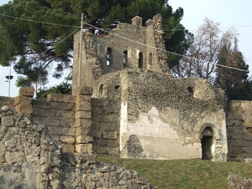 Tower X, Pompeii. December 2007. Looking north-east from VI.11.19/20. 