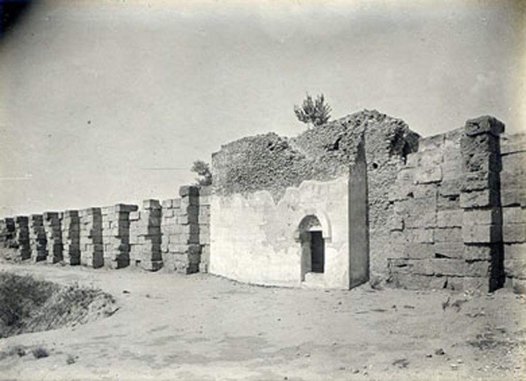 Tower X, Pompeii. 1890-1900. Tower south side and walls.
Photo courtesy of British School at Rome Digital Collections.
See http://www.bsrdigitalcollections.it/details.aspx?ID=15504&ST=SS
