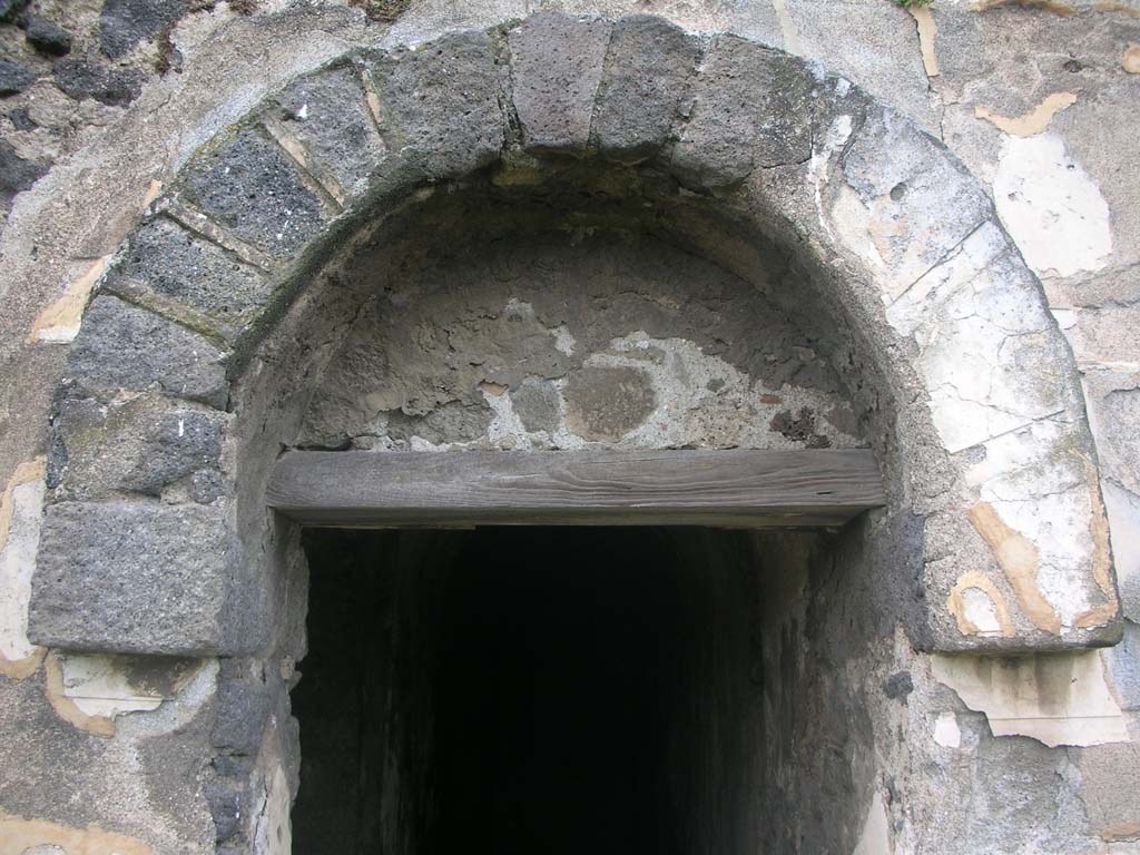 Tower X, Pompeii. May 2010. Detail from upper doorway. Photo courtesy of Ivo van der Graaff.