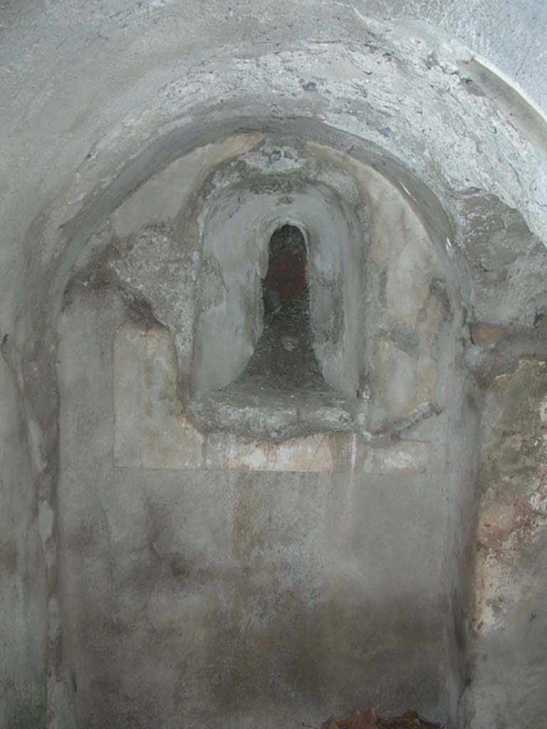 Tower X, Pompeii. May 2010. Arrow slit window at north end of corridor. Photo courtesy of Ivo van der Graaff.