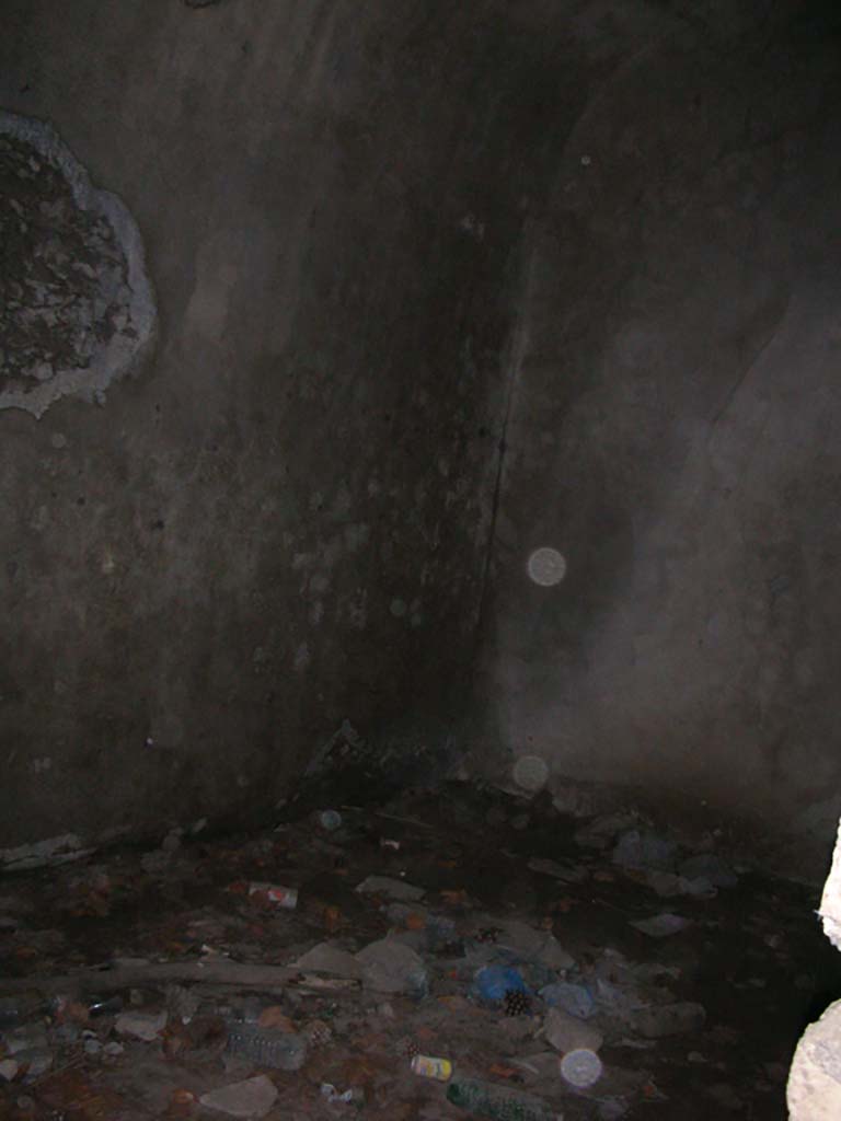 Tower X, Pompeii. May 2010. South-east corner of room on lower floor. Photo courtesy of Ivo van der Graaff.