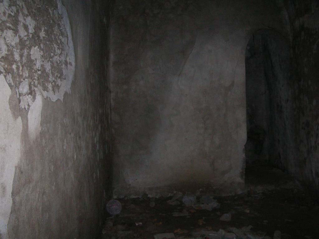 Tower X, Pompeii. May 2010. South-east corner of lower room. Photo courtesy of Ivo van der Graaff.