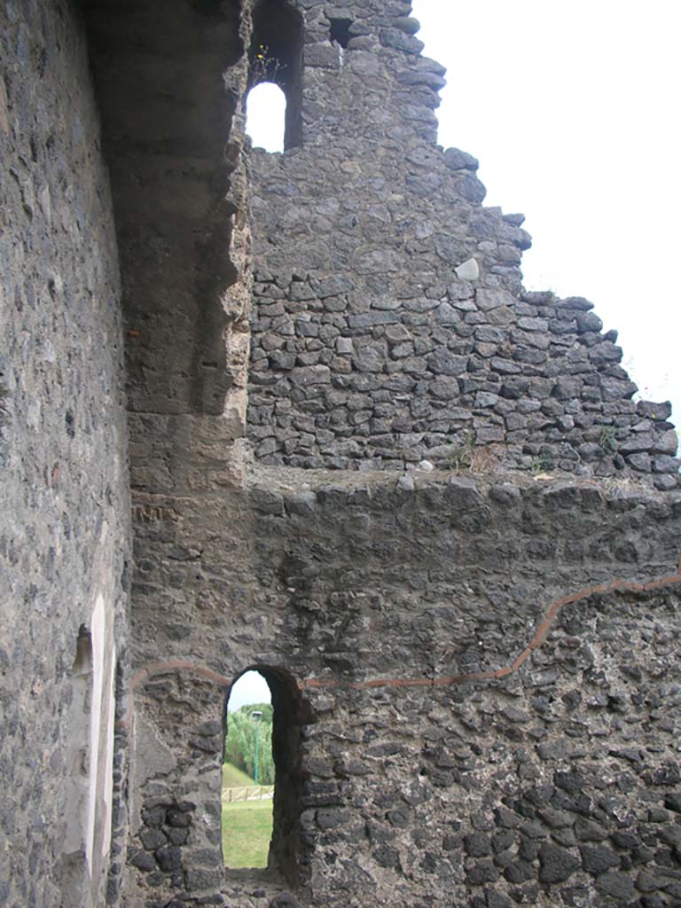 Tower X, Pompeii. May 2010. Upper north-east corner on first floor. Photo courtesy of Ivo van der Graaff.