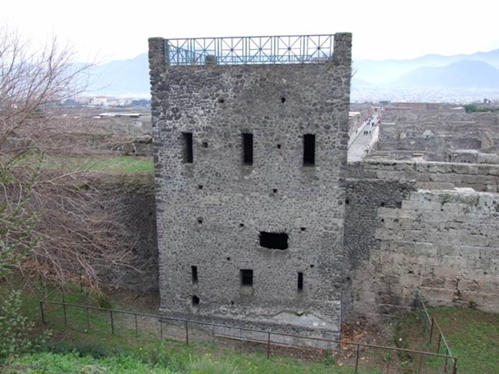 T11 Pompeii. Tower XI.   December 2007.  North side.  Looking south from outside the walls with Via di Mercurio in the background.
