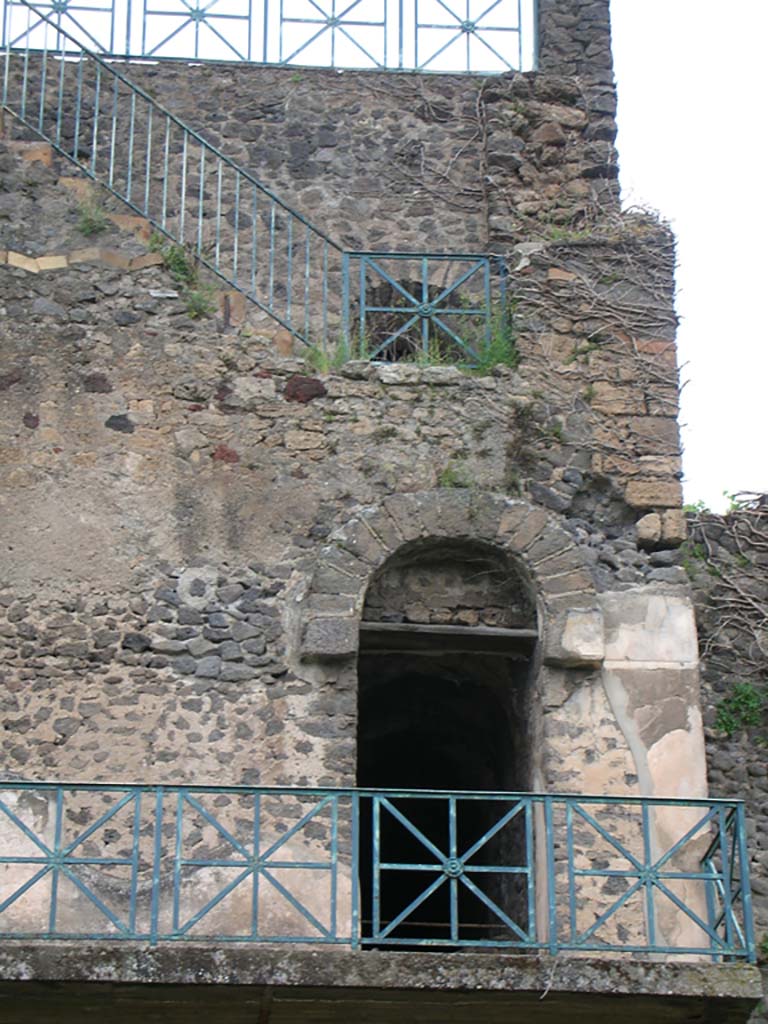 Tower XI, Pompeii. May 2010. Upper east end on south side. Photo courtesy of Ivo van der Graaff.