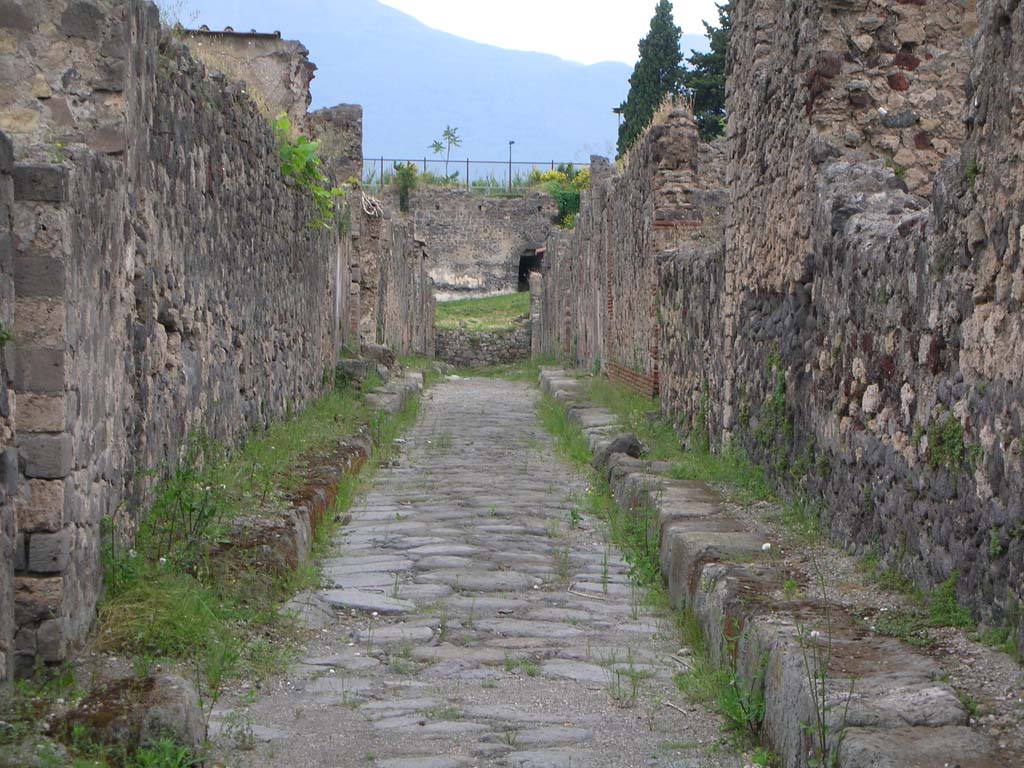 Vicolo di Modesto, Pompeii. May 2010. Looking north towards Tower XII. Photo courtesy of Ivo van der Graaff.