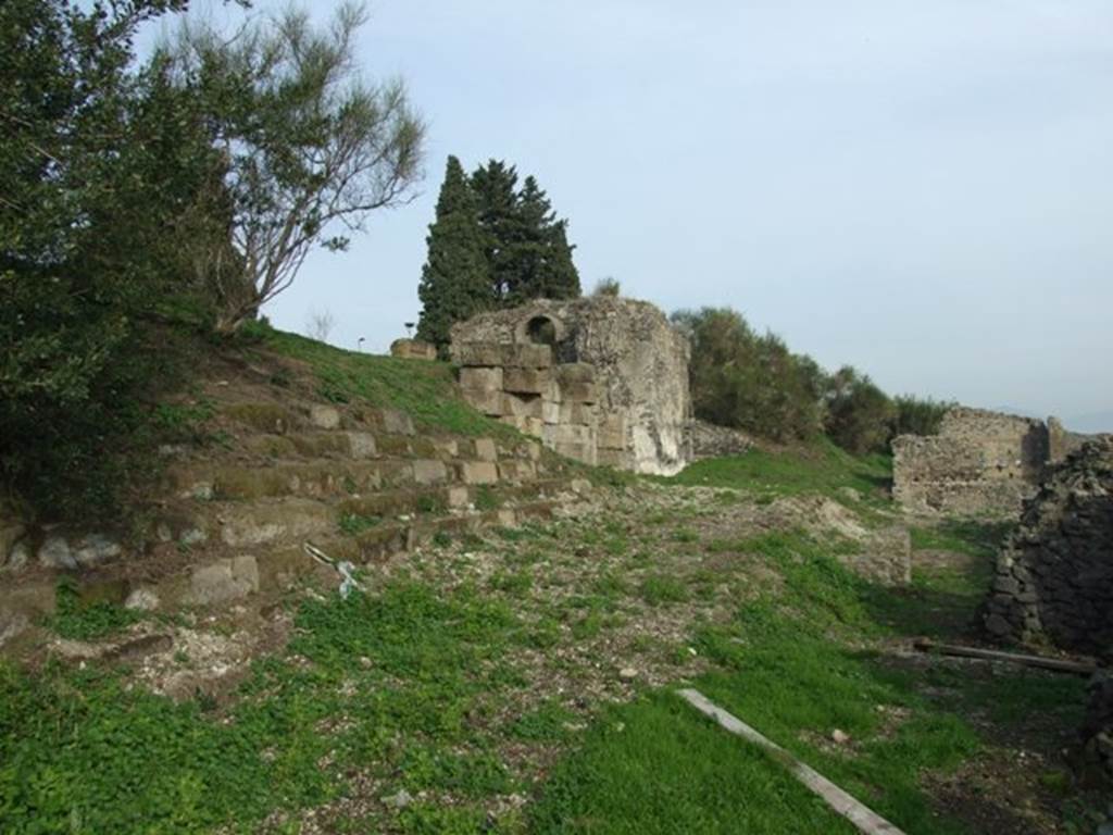 T12 Pompeii. December 2007. City walls and Tower XII. Looking east.
