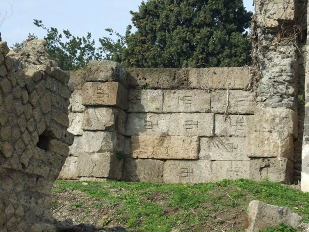 T12 Pompeii. December 2007. City walls adjacent to Tower XII, on west side. 