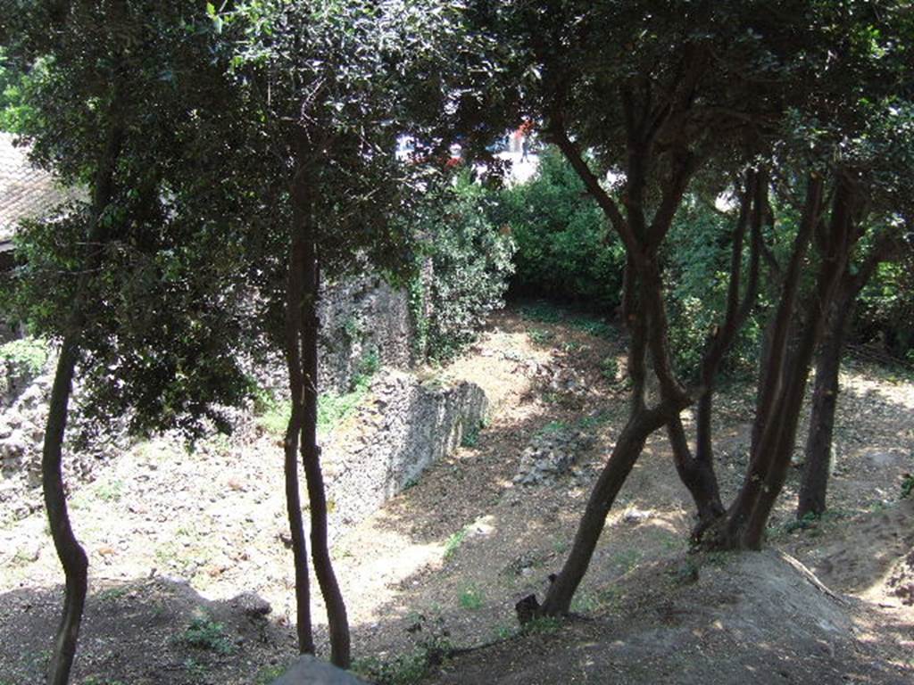 Possible site of Pompeii Tower I from VIII.7.30 Triangular Forum. May 2006. Looking south.