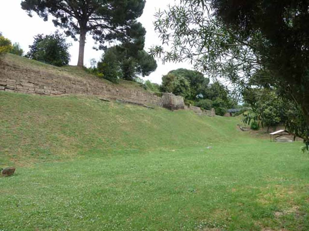 T3 Pompeii. Tower III. May 2010. Looking east along the city wall to the Tower.